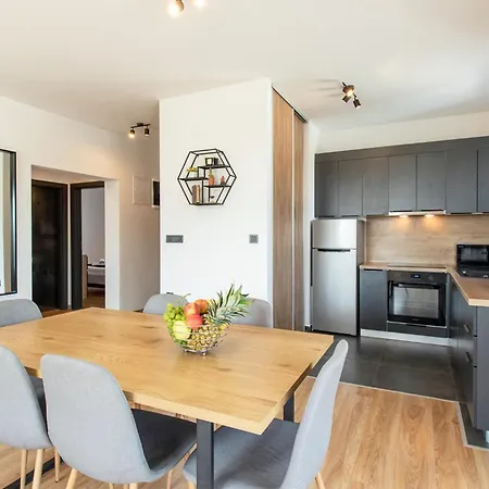 Beautiful Apartment In Vrsi With Wifi * Vrsi
