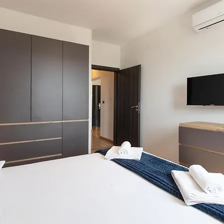 Beautiful Apartment In Vrsi With Wifi Apartament
