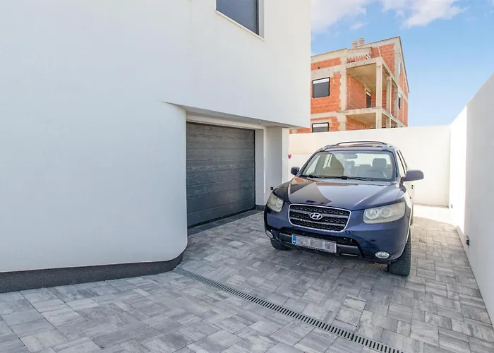 Beautiful Apartment In Vrsi With Wifi *